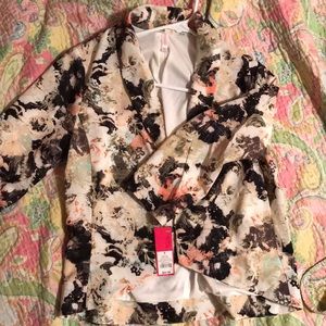 Flower print fitted blazer!